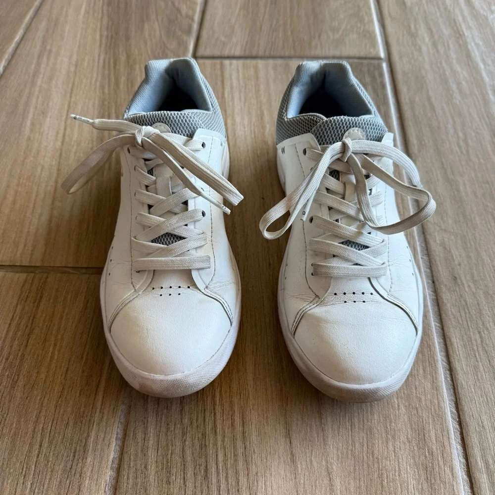 On Running The Roger Advantage Tennis Sneakers